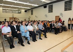 [12]全場聆聽崔博士介紹政綱