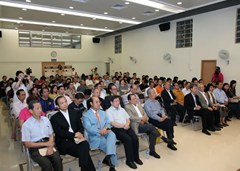 [11]全場聆聽崔博士介紹政綱