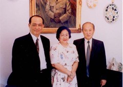 1999年10月印尼副總統梅加瓦蒂與前來看望司徒眉生合影.