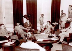1965年4月在雅加達獨立宮總統府舉行中國、印尼、柬埔寨三國領導人會談.