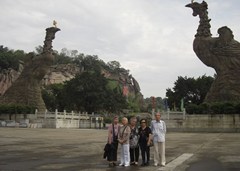 李小龍樂園門前留影