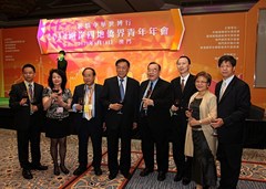 林軍主席與來自台灣的嘉賓合影留念