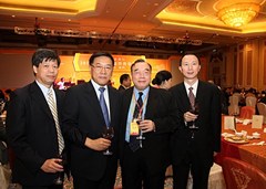 兩岸僑聯負責人合照.左起林祐輝、林軍、簡漢生、董中原