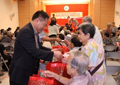 澳門僑界中秋送溫情