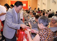 澳門僑界中秋送溫情