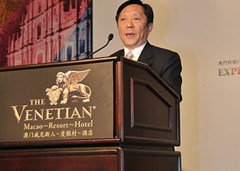 黎振強會長向來自海內外嘉賓表示歡迎